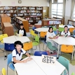 子どものアイデアを取り入れ、生まれ変わった図書室＝英賀保小学校