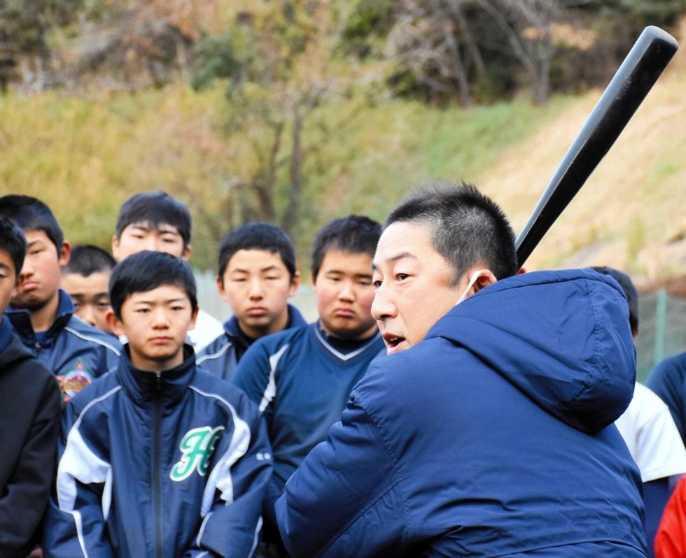 神戸新聞next 北播 硬式野球塾が初練習 元阪神の今岡さん指導 加東