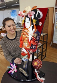 迎春ムードを伝える羽子板。厄払いの思いも込めている＝加東市河高