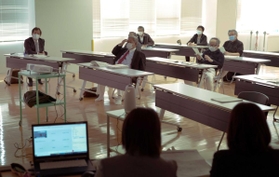 接種体制について話し合った説明会＝加東市役所（加東市提供）