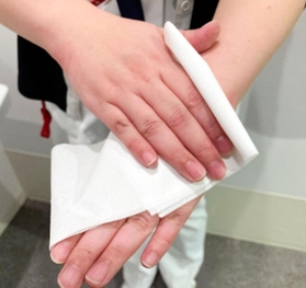 ポイント（４）水分を紙やタオルに吸収させる