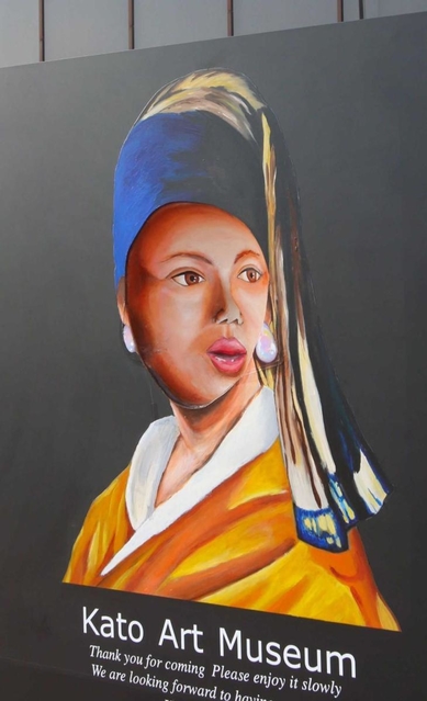 右から見てもこちらを向いているように＝加東市下滝野