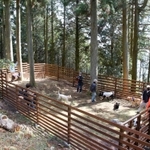 野鳥の声が響く山上。自然に溶け込む形で整備されたドッグラン＝播州清水寺