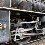 重厚感を伝えるＳＬ。お召し列車用としても使われ、主連棒に赤い塗料が残る＝加東市下滝野