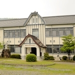 国の重要文化財に答申された西脇小学校の木造校舎＝西脇市西脇