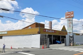 エフピコが社員寮を建設しているホームセンターの跡地＝小野市王子町