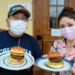ハンバーガーの作り方などを指導した三澤さん（左）と北藤さん＝多可町中区天田