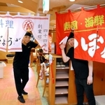 店内には二つの店ののれんが掛かる＝西脇市和田町