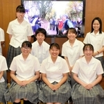 鶉野の戦争遺産などをテーマに制作した「レガシー」と放送部２、３年生たち＝北条高校