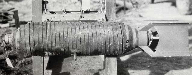 １９４５年７月２４日、下滝野に投下されたとみられる米軍の「２６０ポンド破砕爆弾」（アメリカ海軍艦載機の日本空襲・工藤洋三著より引用）