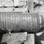 １９４５年７月２４日、下滝野に投下されたとみられる米軍の「２６０ポンド破砕爆弾」（アメリカ海軍艦載機の日本空襲・工藤洋三著より引用）