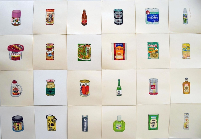 食品などのパッケージを一つずつ描いた作品群＝岡之山美術館アトリエ