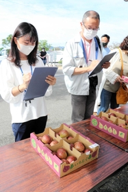 毎年恒例のイチジクの品評会＝小野市浄谷町