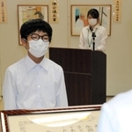絵画展で文部科学大臣賞を受賞した遠藤聖梧さん＝八千代コミュニティプラザ