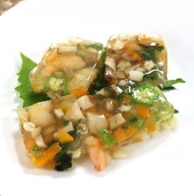 ３位となった小牧令奈さんの「もち麦の和風ゼリー」（加東市提供）