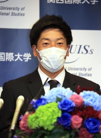 巨人から１位指名を受け、喜びを語る関西国際大の翁田大勢＝１１日午後、三木市志染町青山１（撮影・吉田敦史）
