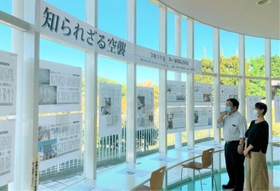 下滝野空襲を調査した本紙連載「知られざる空襲」を掲示した企画展＝加東市下滝野