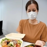 定価の半額で購入できる弁当＝西脇市役所