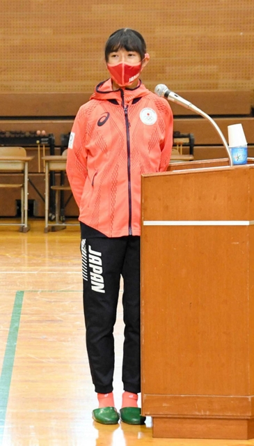 小学生からの質問に答える田中希実選手＝西脇市黒田庄町岡