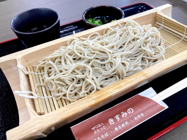 「ぷらっときすみの」が提供しているできたてのそば