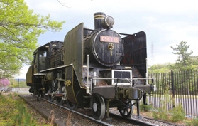 播磨中央公園に展示されている蒸気機関車。静岡県の大井川鐵道に移されることになった＝加東市下滝野