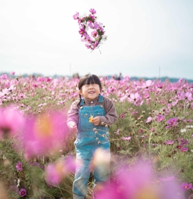 ｒｅｉｋｏ．ｓｕｇさんの「投げた花冠」（２０２１年１１月６日、小野市、ひまわりの丘公園）