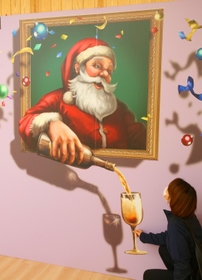 ワインを注ぐように見える壁画作品＝加東アート館