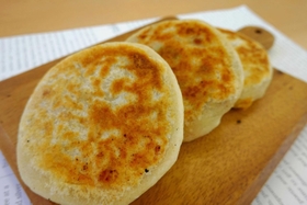 うまいもん甲子園で花王賞に選ばれた料理「ねぎもちっとホットク」（社高校提供）