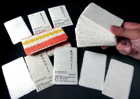 杉原紙でつくられた名刺と名刺入れ