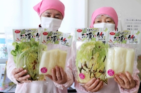 誉田の館いろどりが発売している地元産の野菜を使った漬物＝小野市小田町
