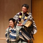 狂言「柿山伏」のワンシーン＝加東市上三草、やしろ国際学習塾