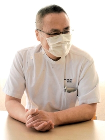 病院の現状などを説明する生田肇院長＝加西病院