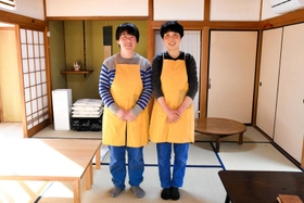 「より日常的な大衆食堂にしたい」と話す船橋さん（右）と窪田さん＝西脇市黒田庄町黒田