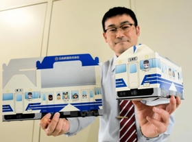 新たに登場した「キハ４０形」を模したパッケージ＝加西市役所