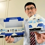 新たに登場した「キハ４０形」を模したパッケージ＝加西市役所