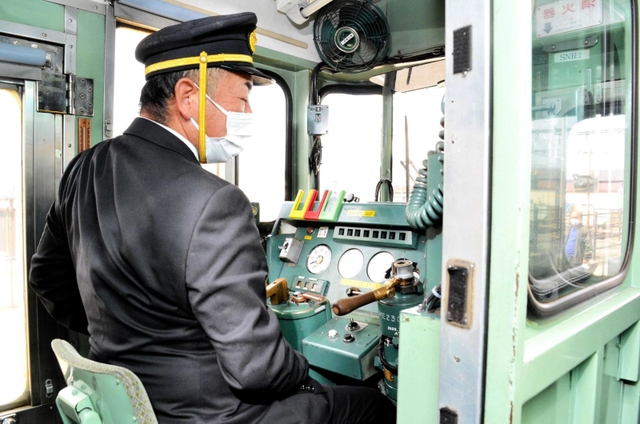 キハ４０形の運転席