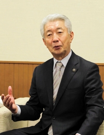 ３期１２年の任期中を振り返る安田正義市長＝加東市役所