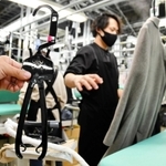 新たに導入した再利用できるハンガー＝西脇市和田町