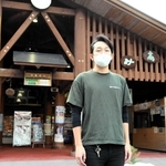 衣料品会社での経験を生かし、道の駅駅長として売り上げ増を掲げる＝多可町加美区鳥羽