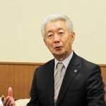 ３期１２年の任期中を振り返る安田正義市長＝加東市役所