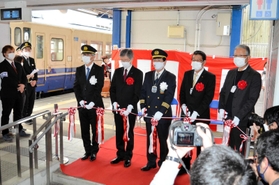 ３月の記念式典ではテープカットが行われた＝北条町駅