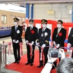 ３月の記念式典ではテープカットが行われた＝北条町駅