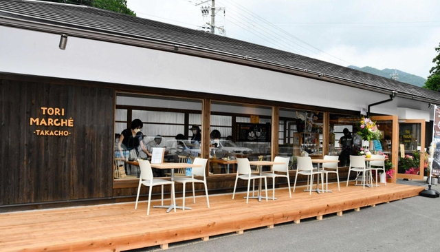 テラス席など３０席を備える＝多可町加美区的場