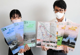 完成したフットパスガイドマップ。各コースの目安時間や距離も載せている＝加東市役所