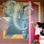 扉の奥からゾウがお出まし＝加東市東古瀬