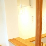 客席に設けられた簡易カウンター。イベントなどでの使用を想定している＝小野市粟生町