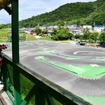 本格的なラジコンサーキット。長さの違う２面を使い分け、大会が開催された＝西脇市大野