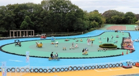 路面が塗り直され、リニューアルした「ふじいでんこうさいくるらんど」＝加東市下滝野