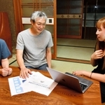 法人化後のビジョンを語る山本代表（右）と小椋夫妻＝多可町中区門前