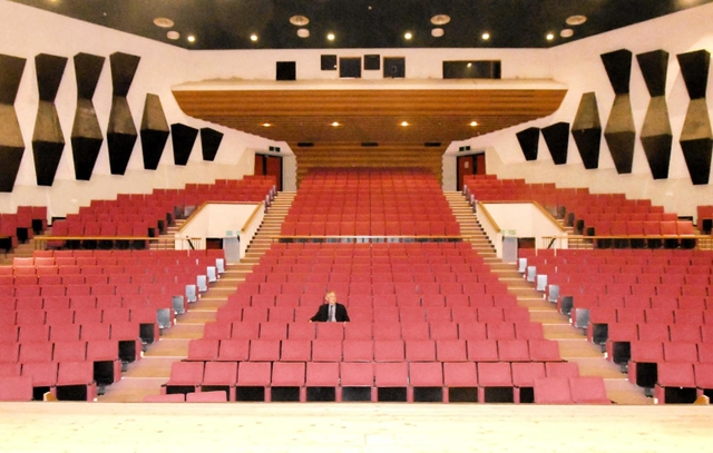 ６６０席を備えた大ホール＝西脇市郷瀬町